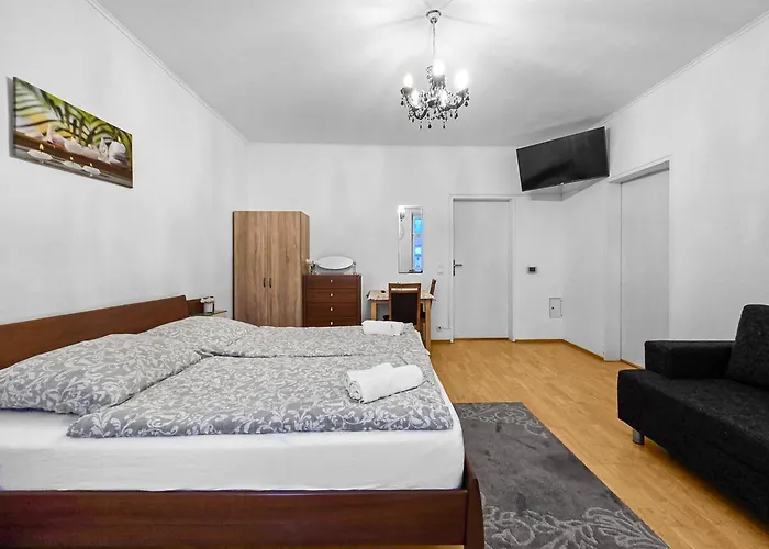 Spacious Three-bedroom, Three King-size Beds * Vídeň