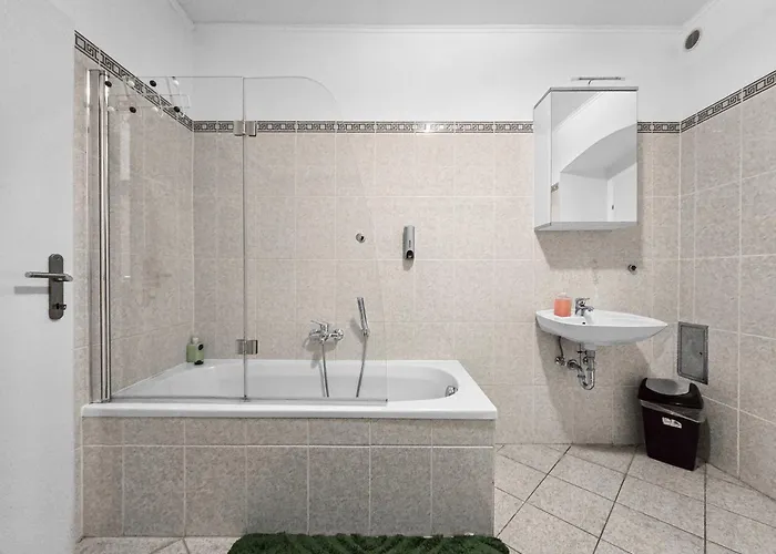 Spacious Three-bedroom, Three King-size Beds *