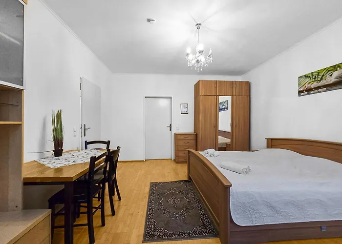 Spacious Three-bedroom, Three King-size Beds Apartmán