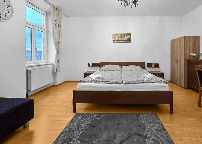 Spacious Three-bedroom, Three King-size Beds Apartmán