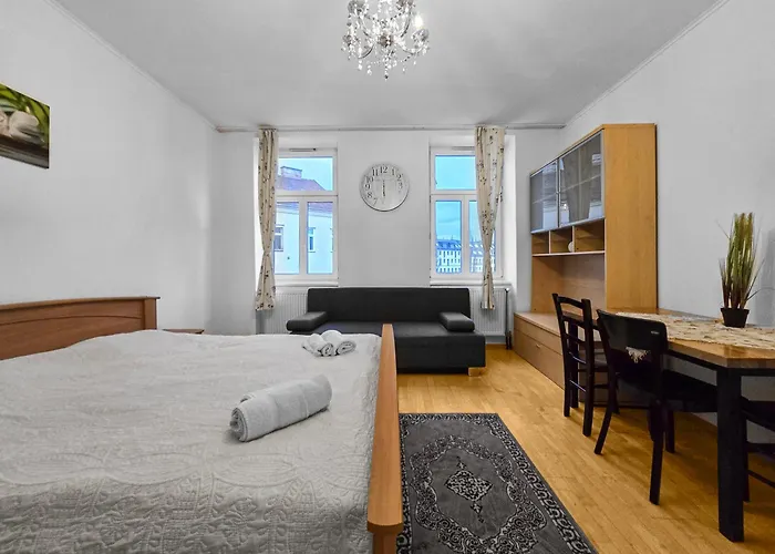 Spacious Three-bedroom, Three King-size Beds Apartmán *